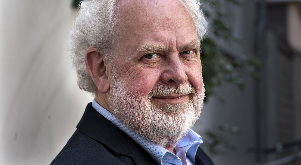 Jens Smærup Sørensen Jens Smærup Sørensen har skrevet over 30 værker. Mest kendt er han for romanen "Mærkedage" fra 2007